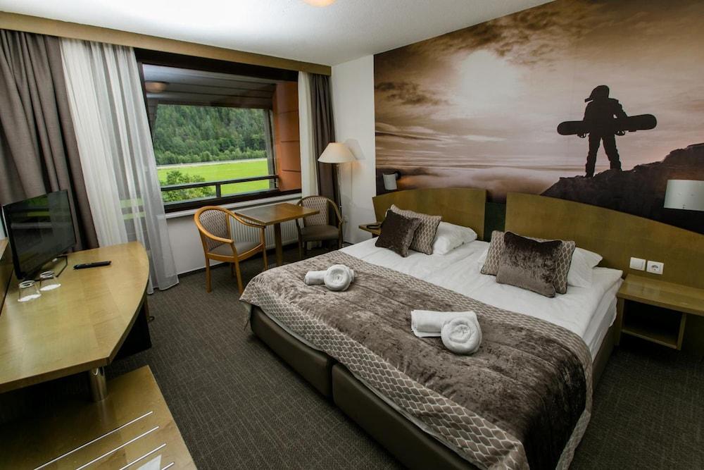 Hotel Kompas Краньска Гора Экстерьер фото